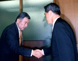 S. Korean envoy expresses regret over Koizumi shrine visit